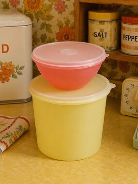 Vintage Tupperware Wonderlier pink bowl Nesting Bowl 1960s pastel Tupperware